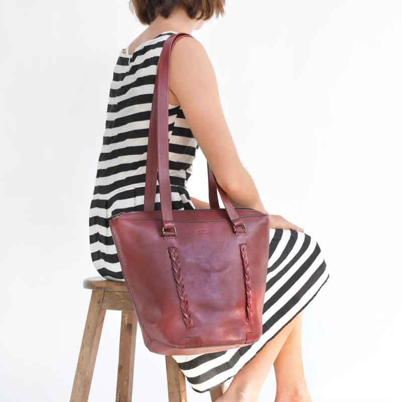 Capazo Leather Shoulder Bag