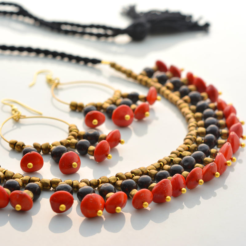 Seed Tribal Necklace with Earrings - Black and red seeds